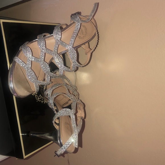 Heals - Picture 1 of 1